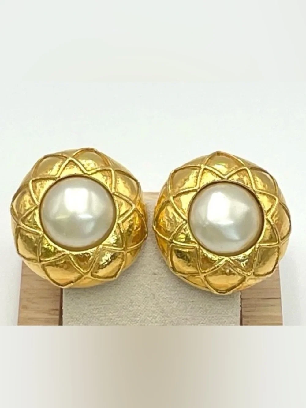 Chanel🩵 Pearl Coco 24kGold Plated Round Earrings W/ Chanel Box -EUC-Authentic